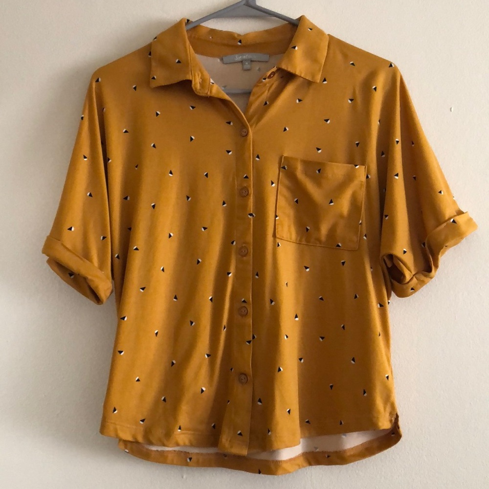 Short sleeve button down
